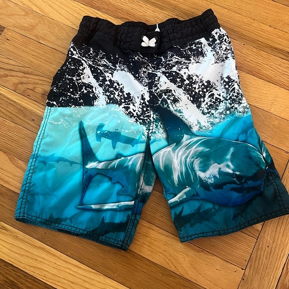 Old Navy boys shark swimsuit- worn once - Picture 1 of 3